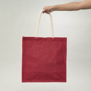 BOLSA DE YUTE ROJA CON RECUBRIMIENTO 40X40X20 (CM)