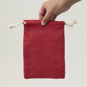 SAQUITO DE YUTE ROJO 19X14 (CM)